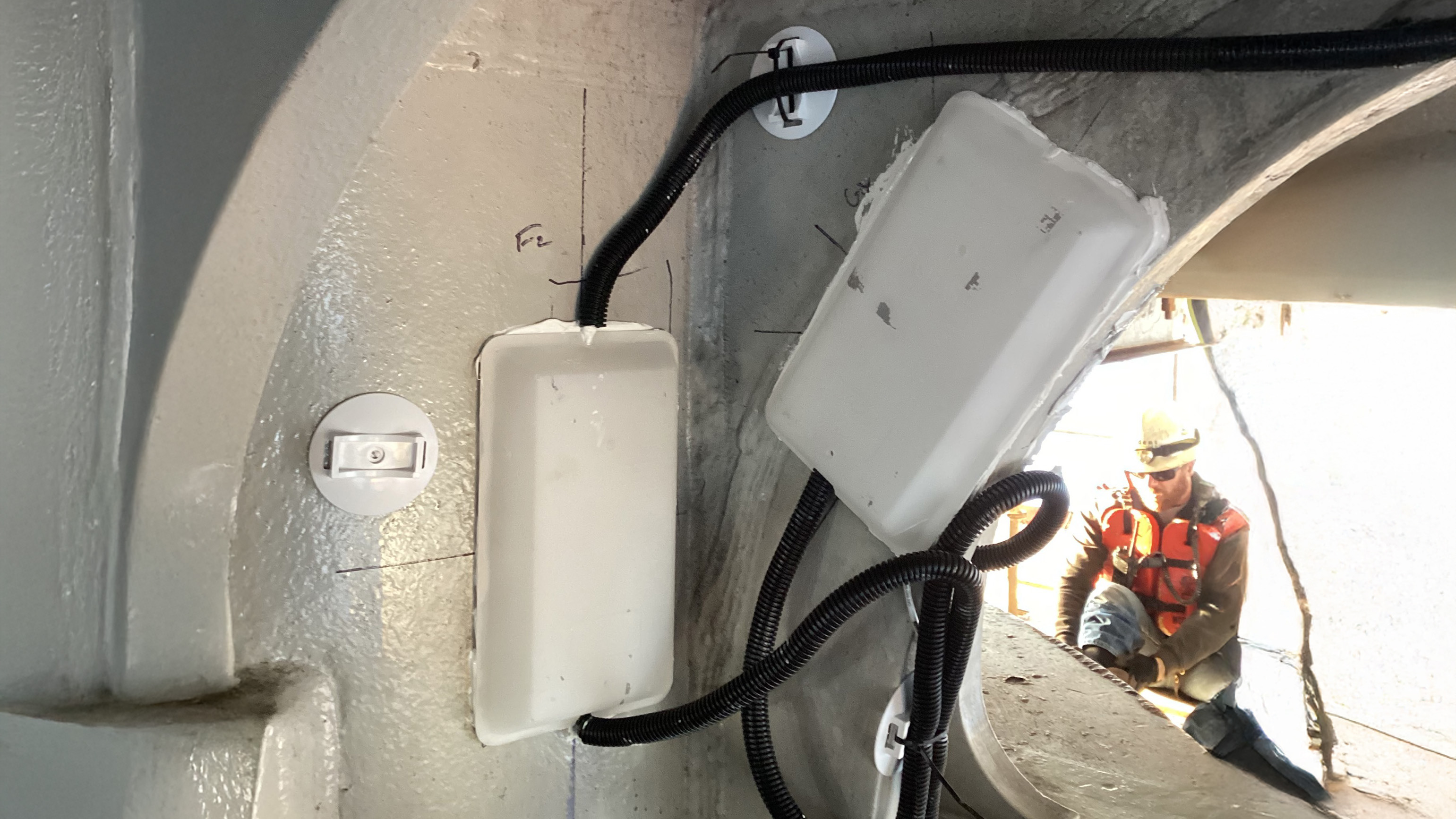 Set-up of platform strain monitoring system.