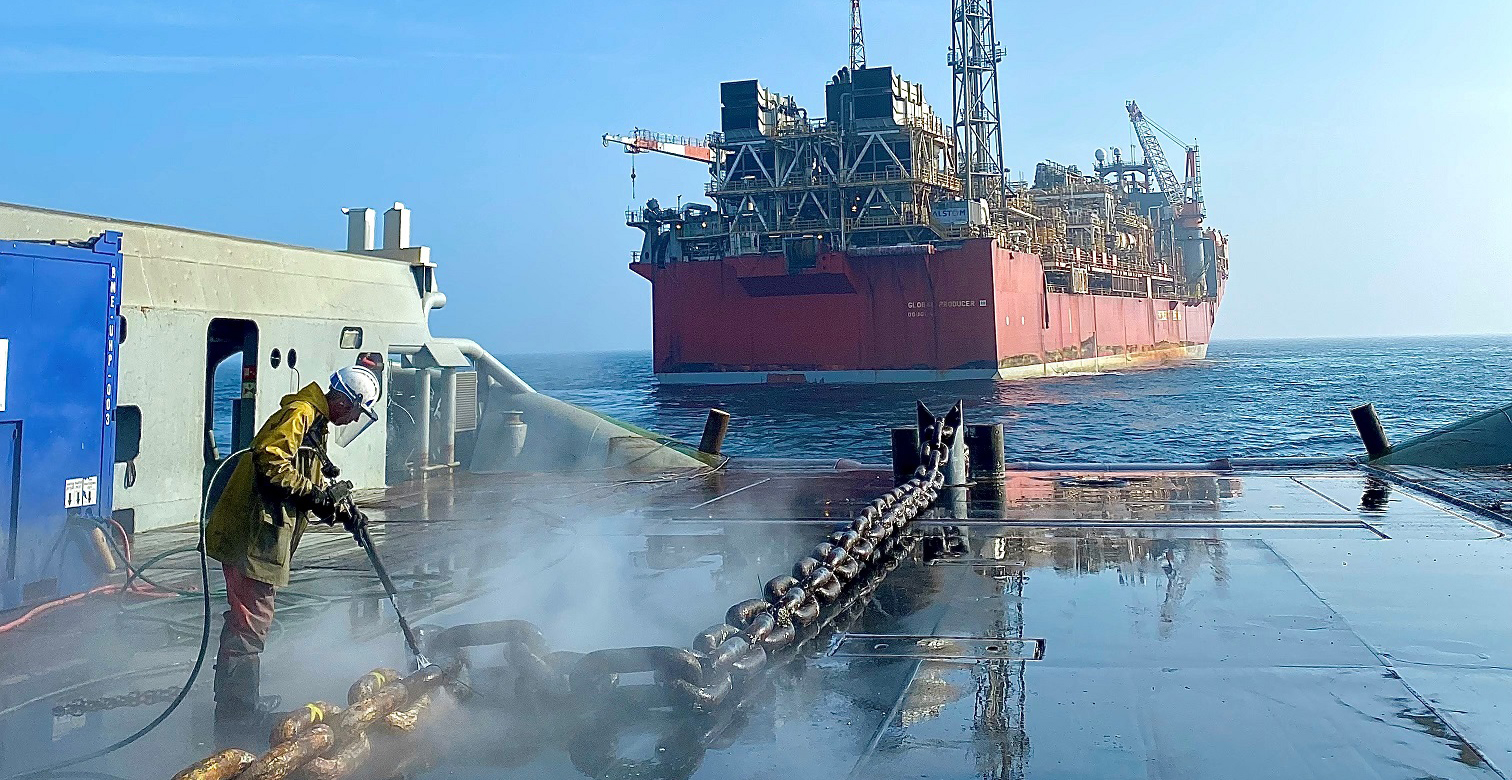 Performing Mooring Chain Cleaning GP3