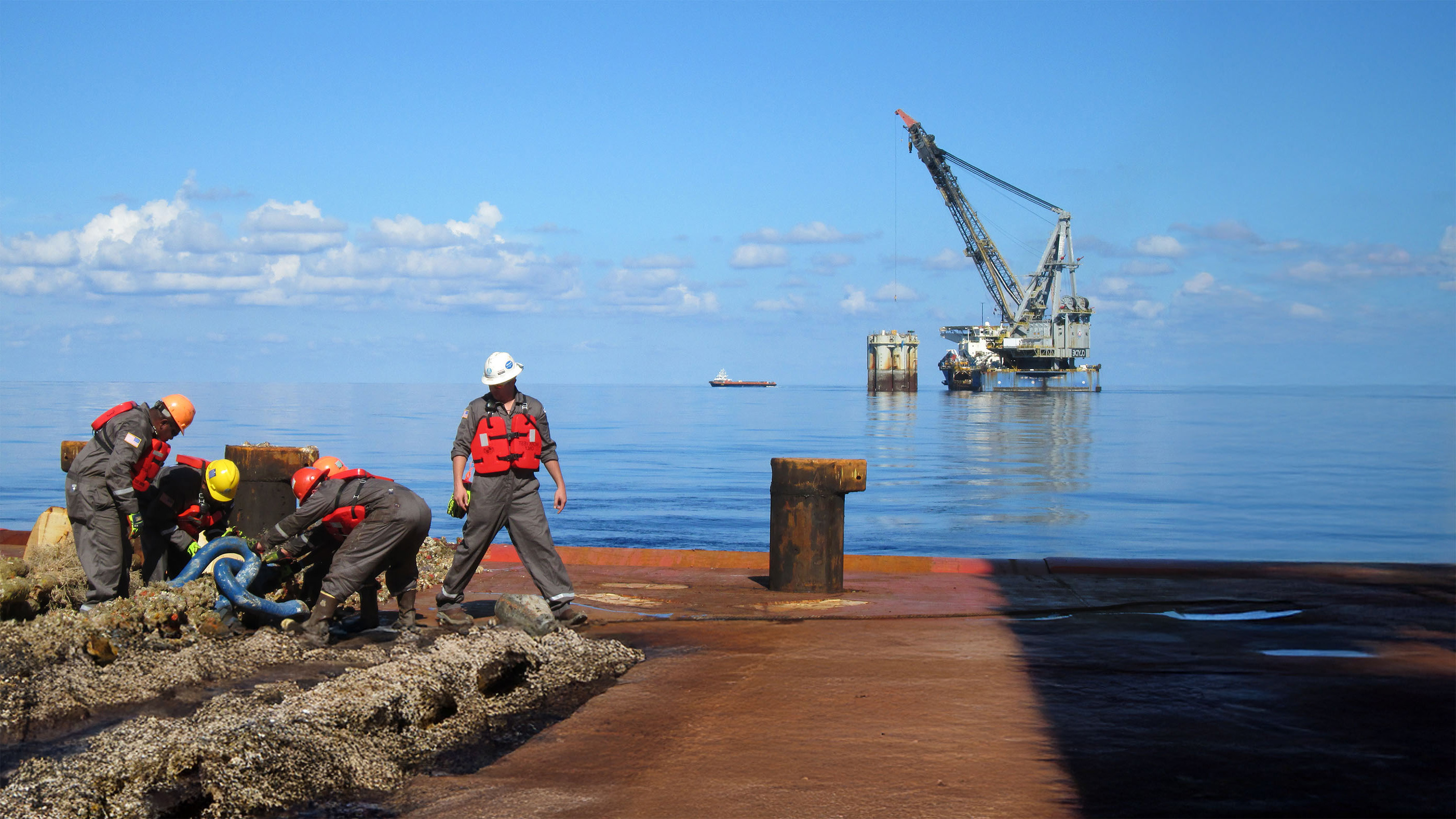 A view from the back deck of engineers working during Anadarko’s Red Hawk Spar decommissioning job.