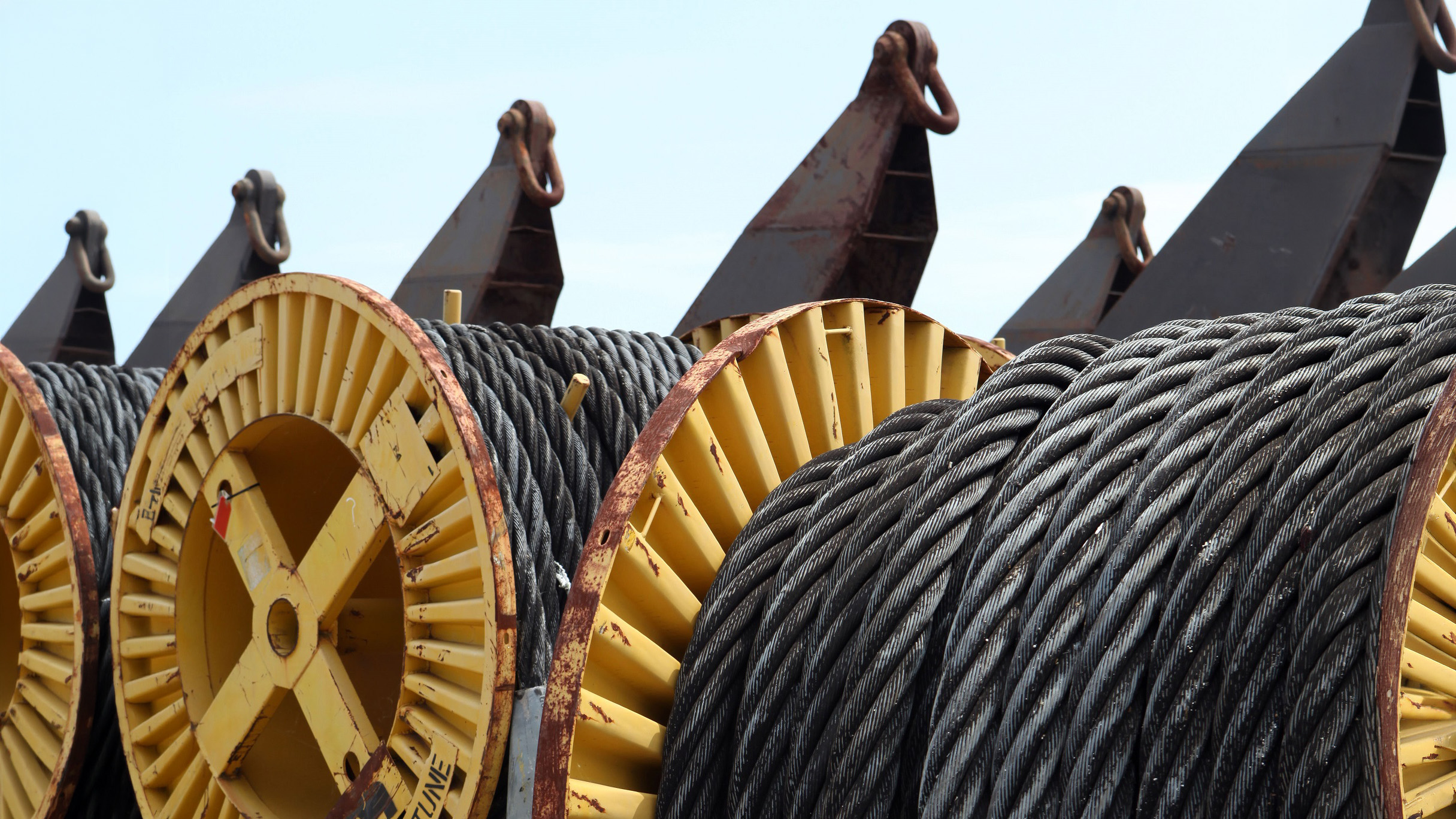 Steel wire rope spool