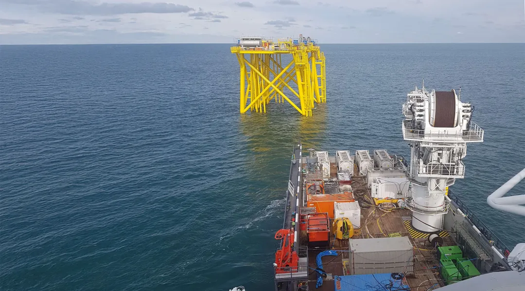 Compact jet mixer with smaller iso silos on deck for a single jacket pile sleeve foundation 