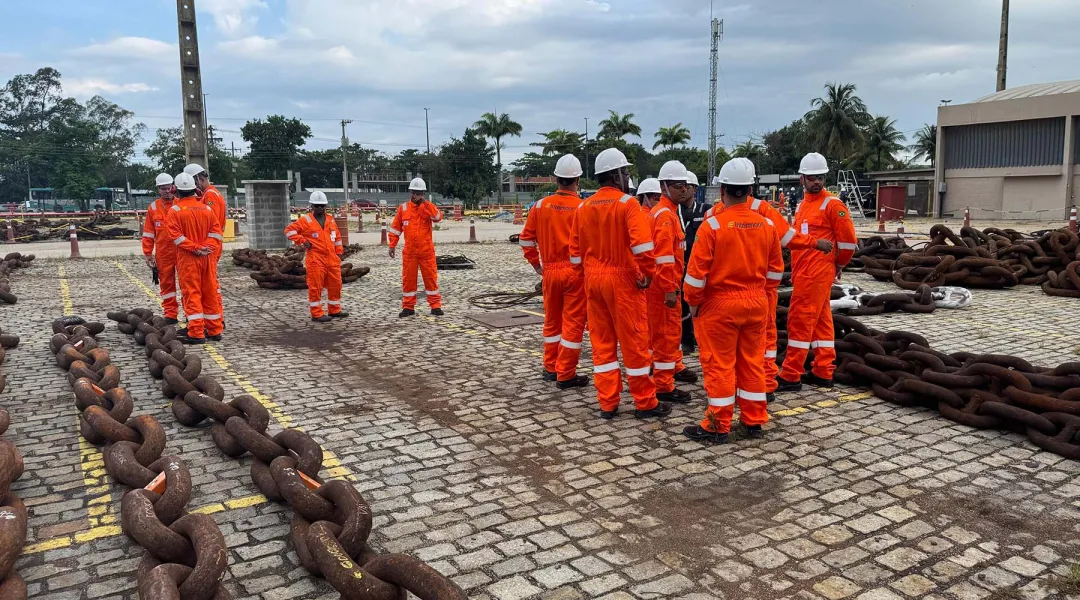 Intermoor offshore workers discussing mooring chains in Brazil