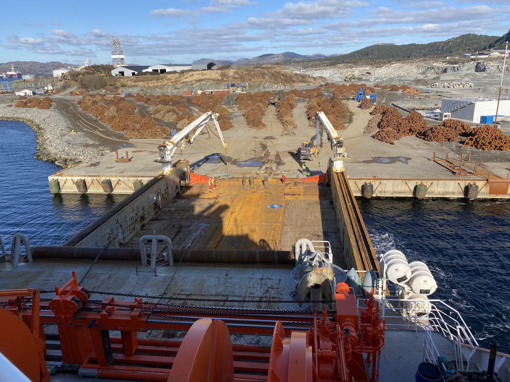 Loading chain from our storage facility at Sløvågen