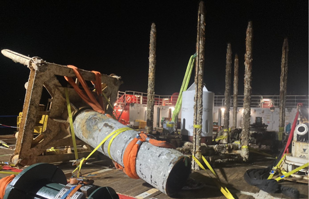 Severed multi-string wellhead with flow base on